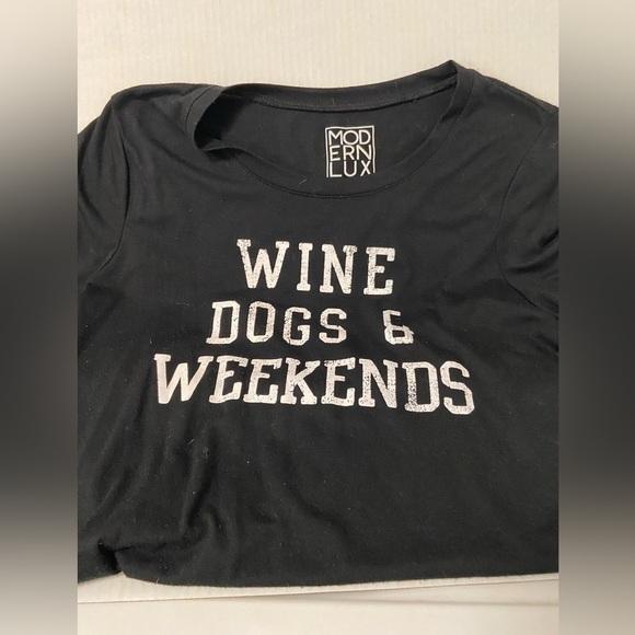 Modern Lux Black and white Xl womens tee, wine, dogs & weekends - Picture 1 of 4